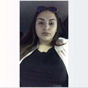 Meet your Posher, Alexis